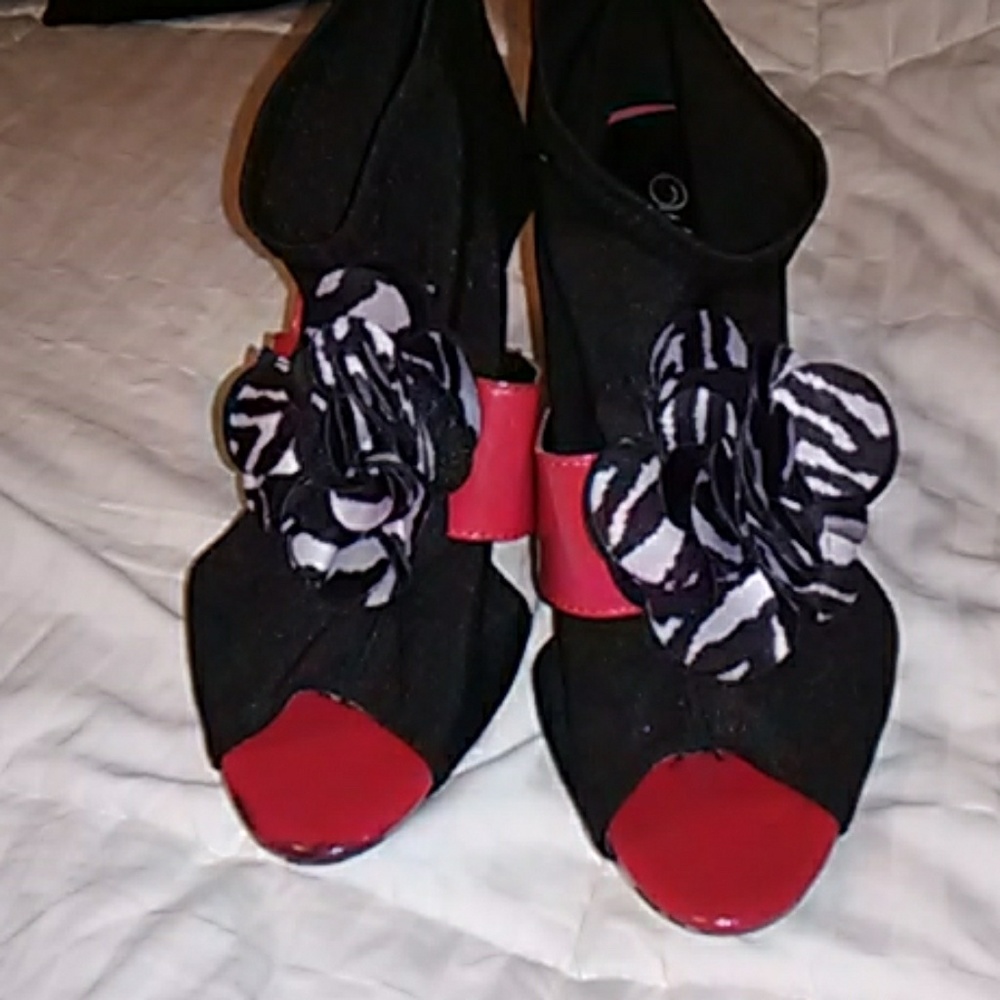 Pumps - Picture 2 of 7